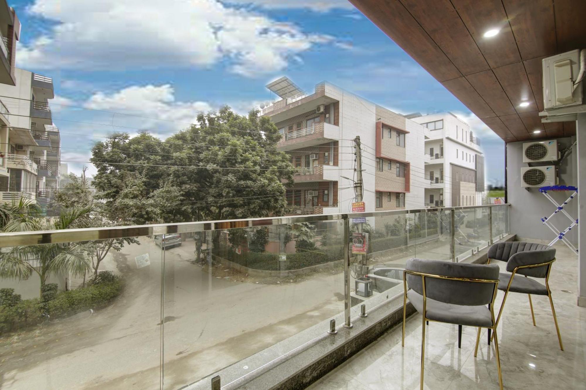 Limewood Stay - Millennium Huda City Center Gurgaon Dış mekan fotoğraf