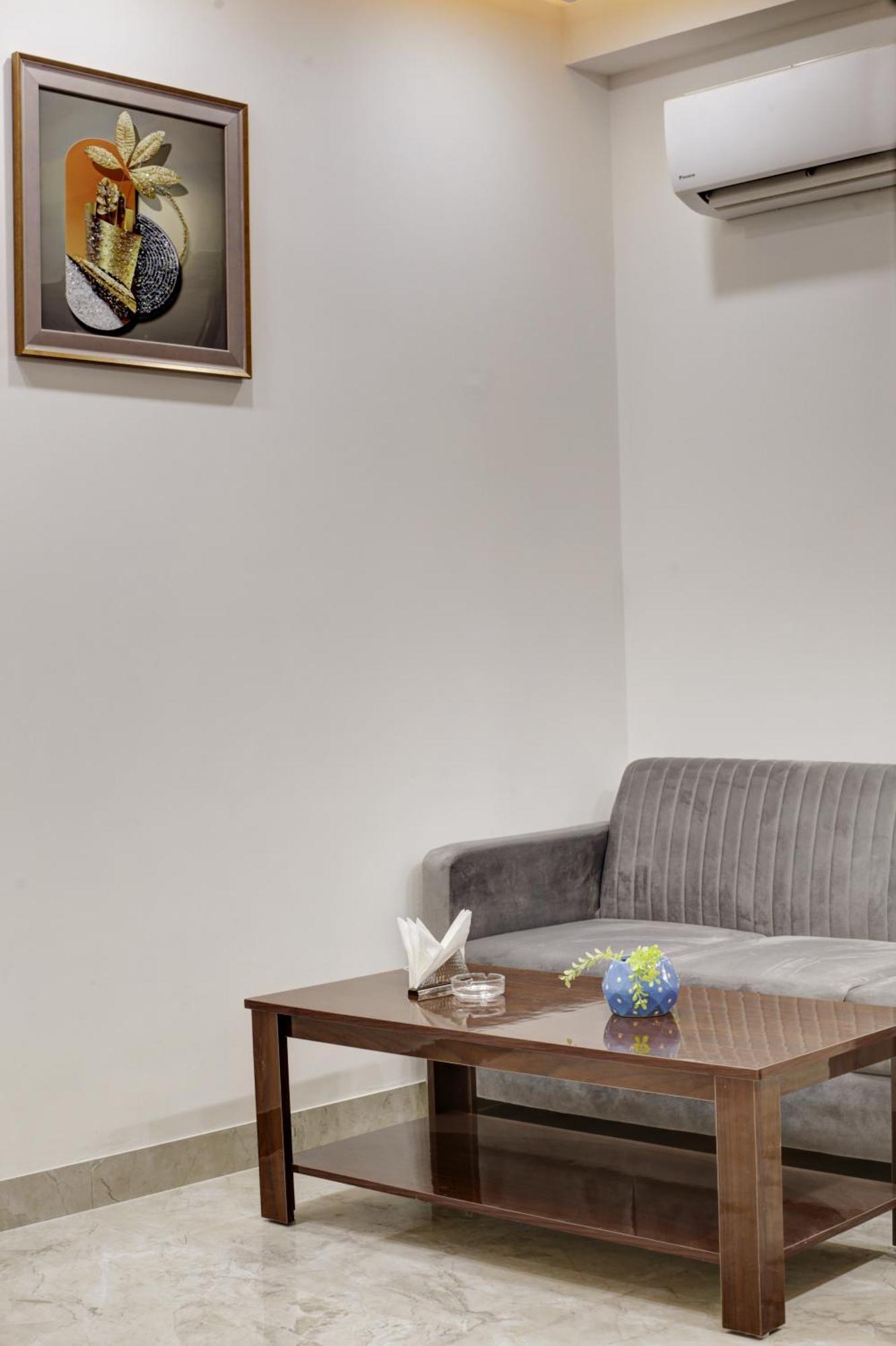 Limewood Stay - Millennium Huda City Center Gurgaon Dış mekan fotoğraf